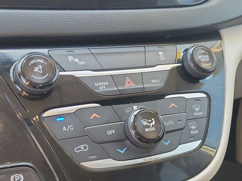 Used 2017 Chrysler Pacifica Touring-L Plus FWD image 30