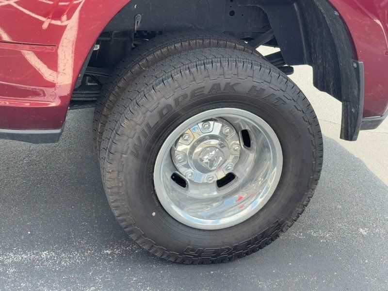 Used 2024 RAM 3500 Tradesman w/ Chrome Appearance Group AWD/4WD image 7