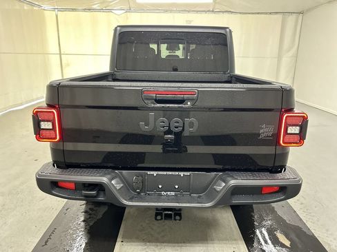 New 2026 Jeep Gladiator Sport AWD/4WD image 8