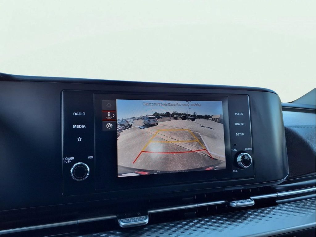 Used 2023 Kia Carnival LX FWD image 11