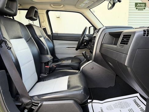 Used 2007 Jeep Patriot Limited w/ Driver Convenience Group FWD image 12