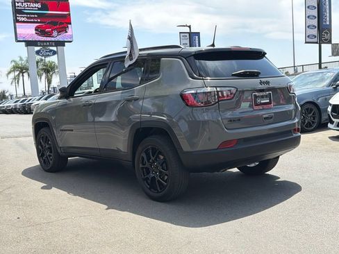 Used 2023 Jeep Compass Latitude AWD/4WD image 8