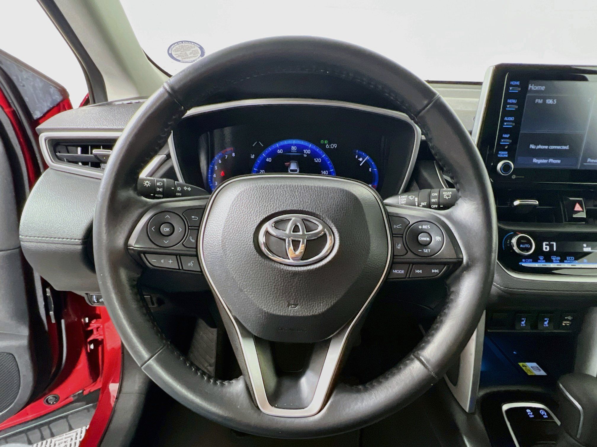 Used 2022 Toyota Corolla Cross XLE w/ Convenience Package FWD image 16