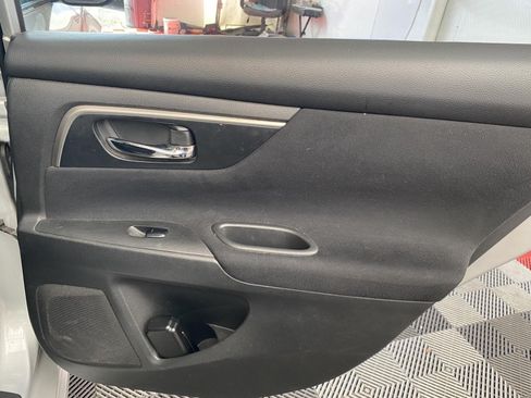 Used 2015 Nissan Altima 2.5 SV FWD image 10