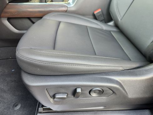 New 2025 GMC Sierra 1500 SLT image 18