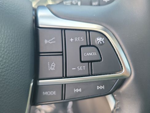 Used 2021 Toyota Highlander XSE FWD image 24