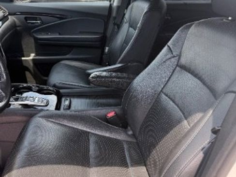 Used 2017 Honda Pilot Elite image 2