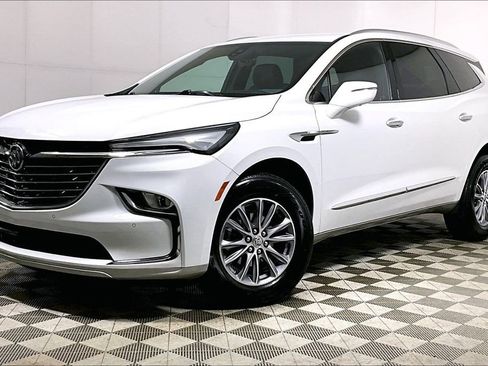 Used 2024 Buick Enclave Premium image 2