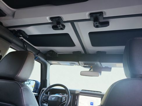 Used 2025 Ford Bronco Badlands AWD/4WD image 15