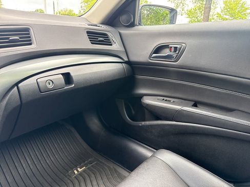 Used 2013 Acura ILX w/ Technology Package image 17