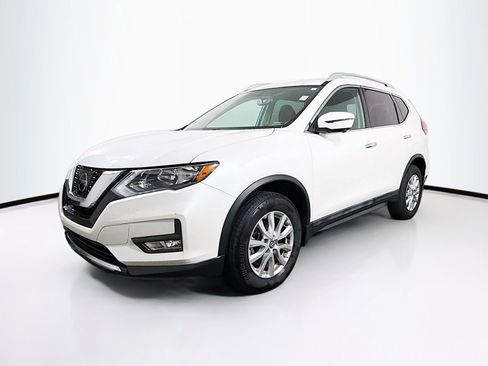 Used 2017 Nissan Rogue SV w/ SV Premium Package image 3