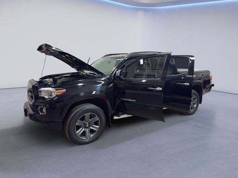 Used 2016 Toyota Tacoma Limited w/ Towing Package image 10