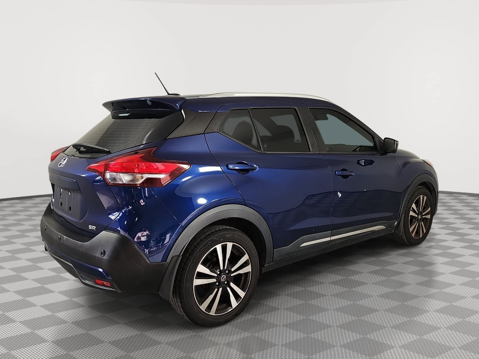 Used 2020 Nissan Kicks SR w/ SR Premium Package FWD image 8