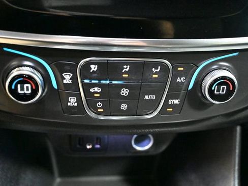 Used 2021 Chevrolet Traverse LS FWD image 30
