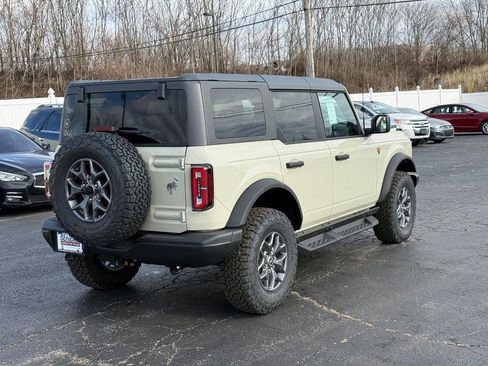 New 2025 Ford Bronco Badlands image 3