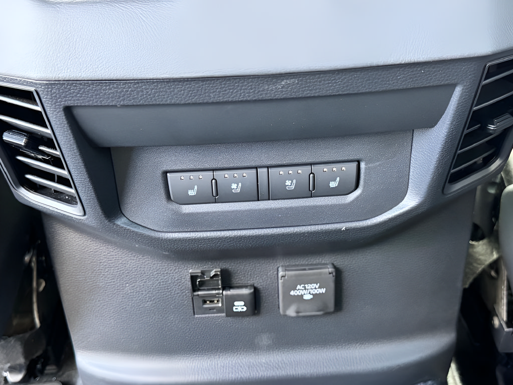 Used 2024 Toyota Tundra Platinum AWD/4WD image 43