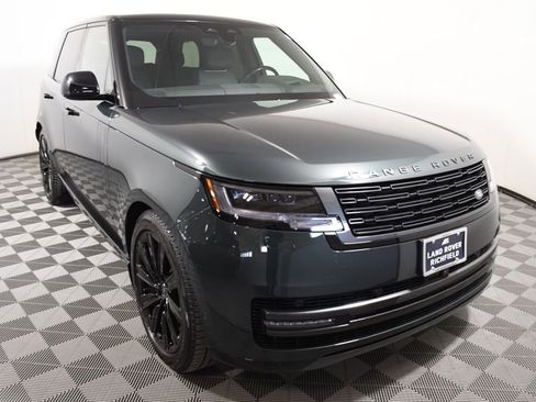 Used 2025 Land Rover Range Rover Autobiography image 9