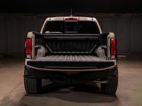 Used 2023 Chevrolet Colorado Trail Boss w/ Technology Package AWD/4WD image 9