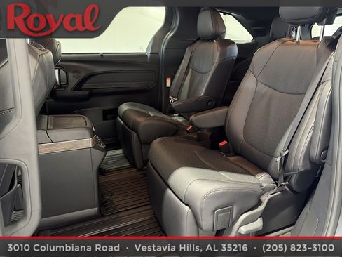 Used 2026 Toyota Sienna Platinum AWD/4WD image 18