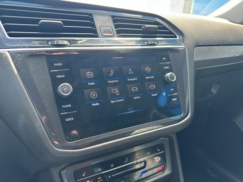 Used 2024 Volkswagen Tiguan SE image 20