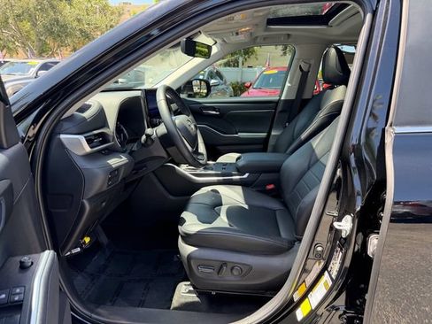 Used 2023 Toyota Highlander XLE FWD image 10