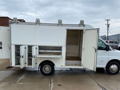 Used 2019 Chevrolet Express 3500 w/ Power Convenience Package RWD image 15