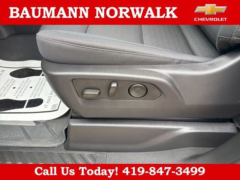 Used 2025 Chevrolet Silverado 1500 Custom Trail Boss w/ Turbomax Blackout Package AWD/4WD image 28