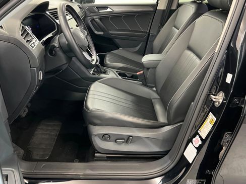 Used 2024 Volkswagen Tiguan SE image 18