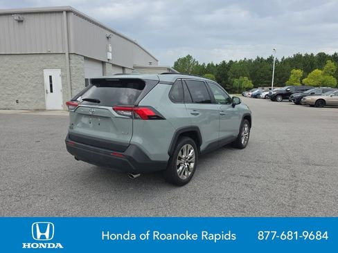 Used 2019 Toyota RAV4 XLE Premium FWD image 5