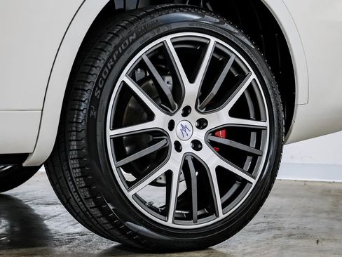 Used 2019 Maserati Levante S GranSport image 53