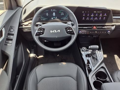 New 2026 Kia Niro EX FWD image 2