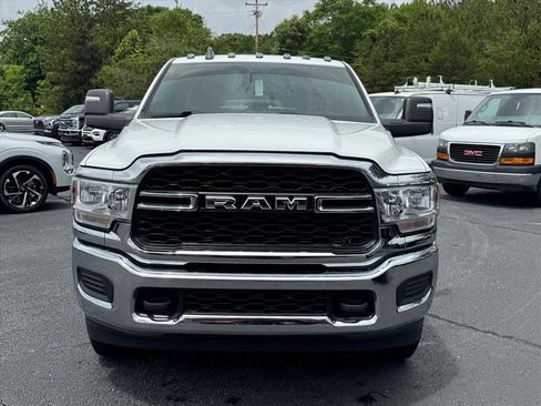 Used 2024 RAM 2500 Tradesman w/ Chrome Appearance Group AWD/4WD image 8