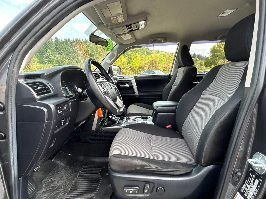 Used 2018 Toyota 4Runner SR5 AWD/4WD image 17