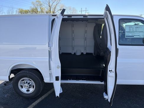 New 2026 Chevrolet Express 3500 w/ Driver Convenience Package RWD image 17