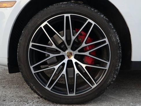 Certified 2025 Porsche Macan S image 12