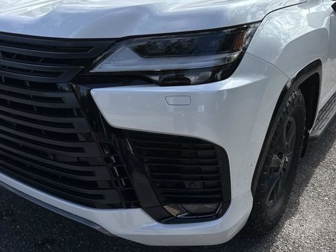 New 2025 Lexus LX 700h Overtrail image 9