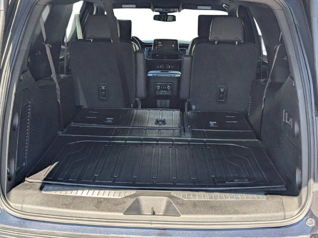 Used 2024 GMC Yukon XL AT4 AWD/4WD image 11