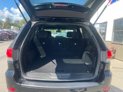 Used 2018 Jeep Grand Cherokee Laredo AWD/4WD image 8