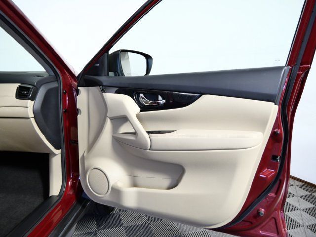 Used 2020 Nissan Rogue SL w/ Premium Package AWD/4WD image 11