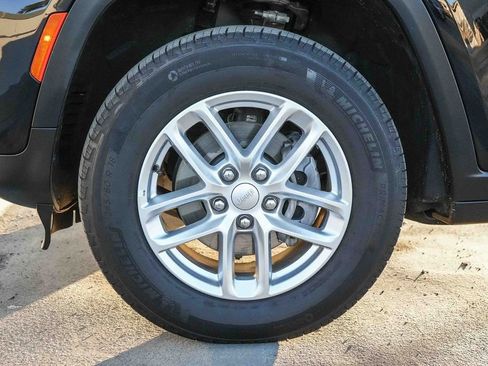 Certified 2025 Jeep Grand Cherokee Laredo X w/ Luxury Tech Group I image 11