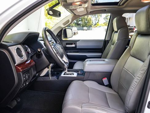 Used 2015 Toyota Tundra Limited w/ Limited Premium Package RWD image 18