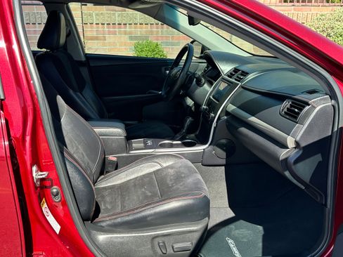 Used 2015 Toyota Camry XSE image 11