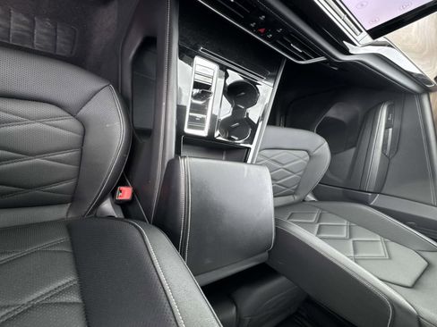 Used 2025 Volkswagen Atlas SE image 24