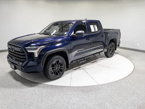Used 2025 Toyota Tundra SR5 w/ SR5 Premium Package AWD/4WD image 33