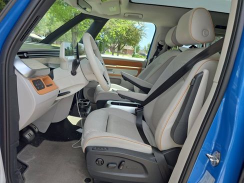 Used 2025 Volkswagen ID. Buzz 1st Edition AWD/4WD image 10