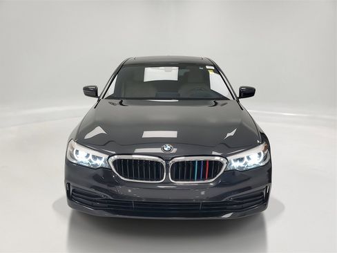 Used 2020 BMW 530i xDrive w/ Premium Package image 2