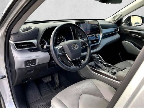 Used 2021 Toyota Highlander Platinum AWD/4WD image 14