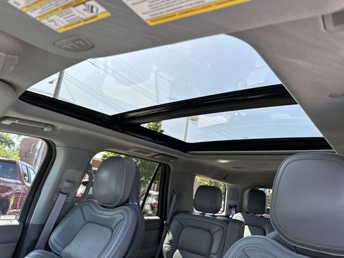 Used 2019 Lincoln Navigator Reserve AWD/4WD image 18
