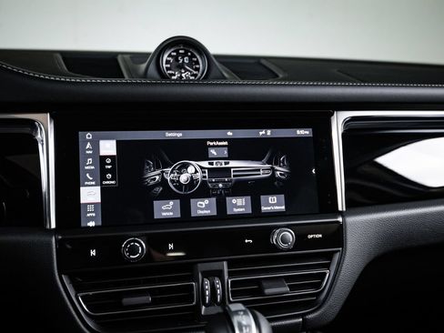 Certified 2025 Porsche Macan S AWD/4WD image 18