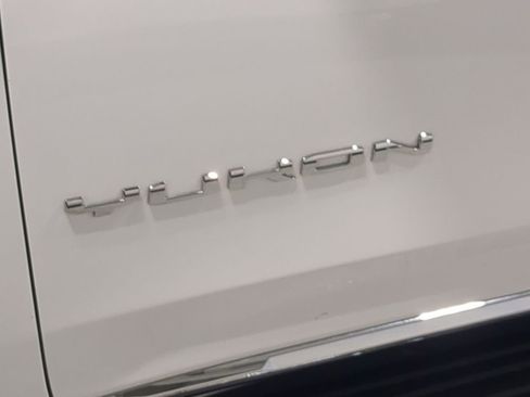 Used 2025 GMC Yukon Elevation AWD/4WD image 16